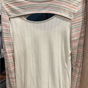 Sugarfox XL soft cream top with stripe sleeves Cutouts on top, in front and back